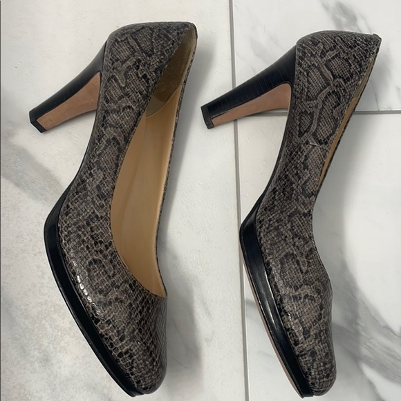 Cole Haan Women's Platform Dark Grey Snake Skin Pumps - Picture 2 of 11